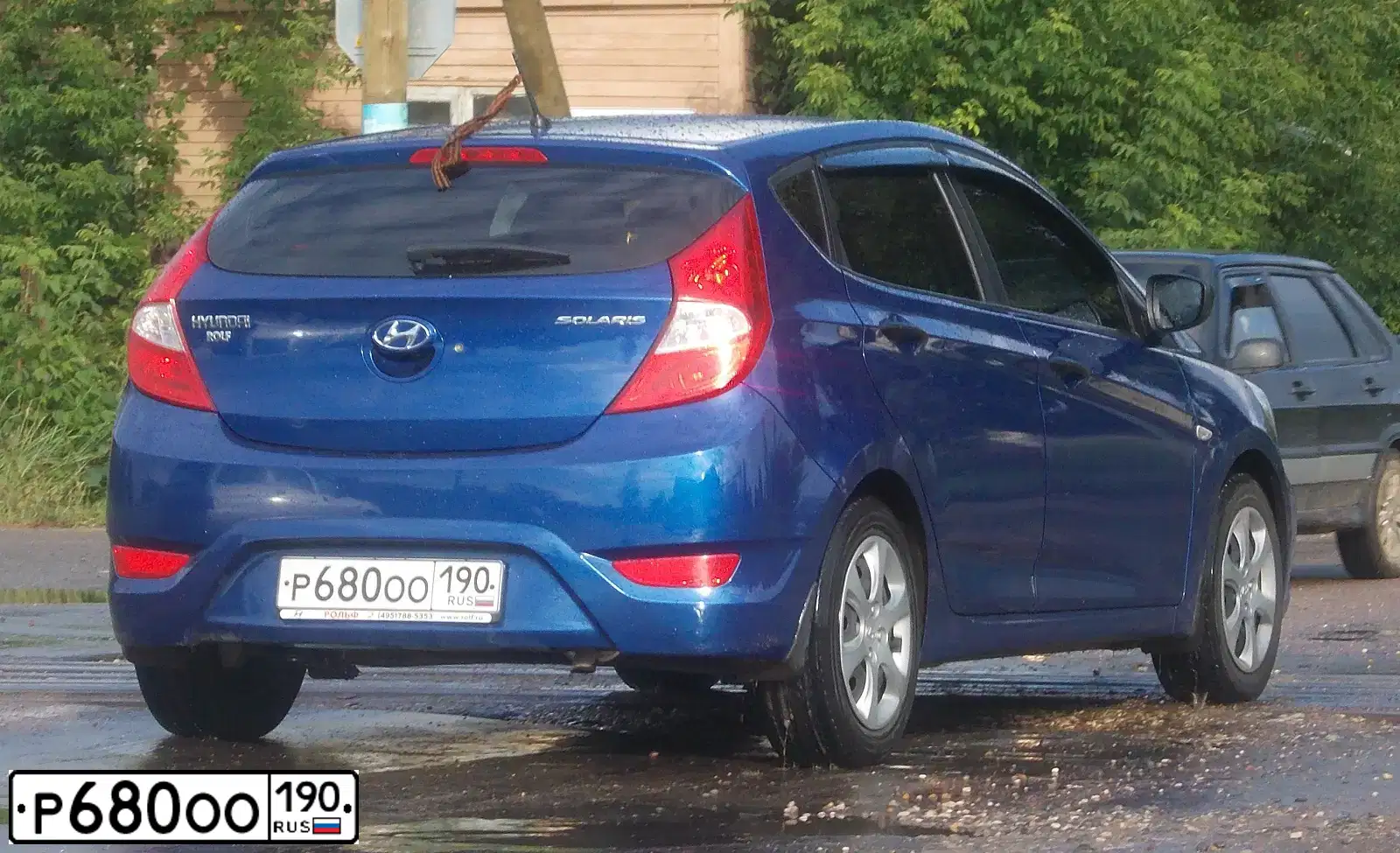 Фото автомобиля HYUNDAI SOLARIS, 2011 — госномер Р680ОО190. Цвет: Темно-синий