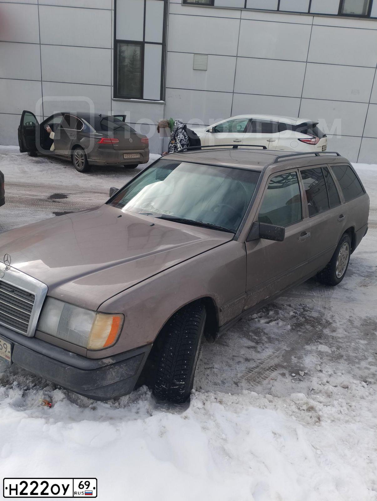 Фото автомобиля LADA 2112, 2002 — госномер Н222ОУ69. Цвет: СВЕТЛО-СЕРЕБРИСТЫЙ МЕТАЛЛИК