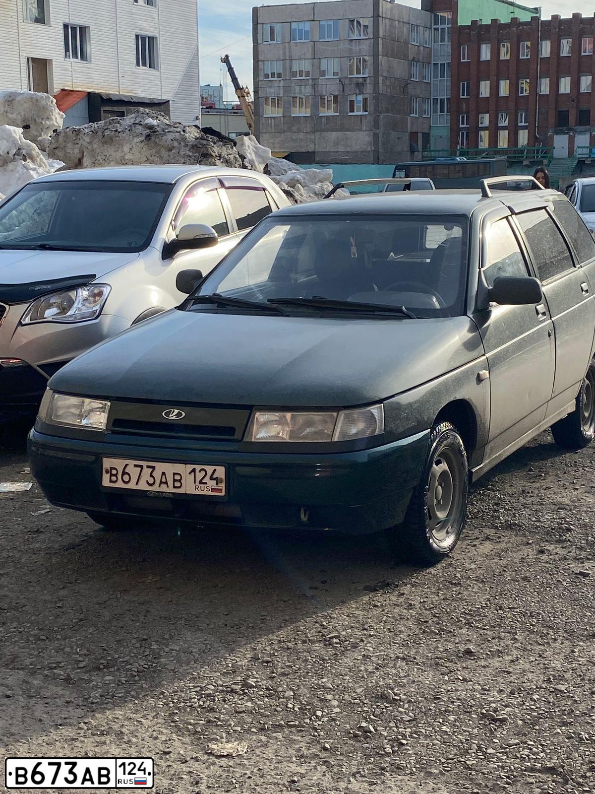 Фото автомобиля LADA 2111, 2004 — госномер В673АВ124. Цвет: ЗОЛОТИСТЫЙ ТЕМНО-ЗЕЛЕНЫЙ