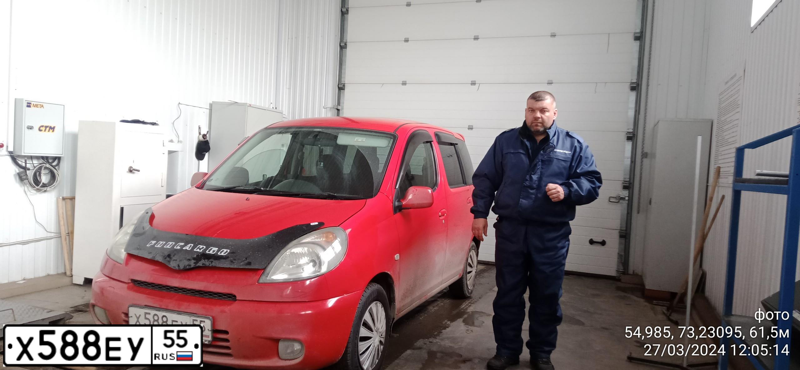 Фото автомобиля TOYOTA FUNCARGO, 2000 — госномер Х588ЕУ55