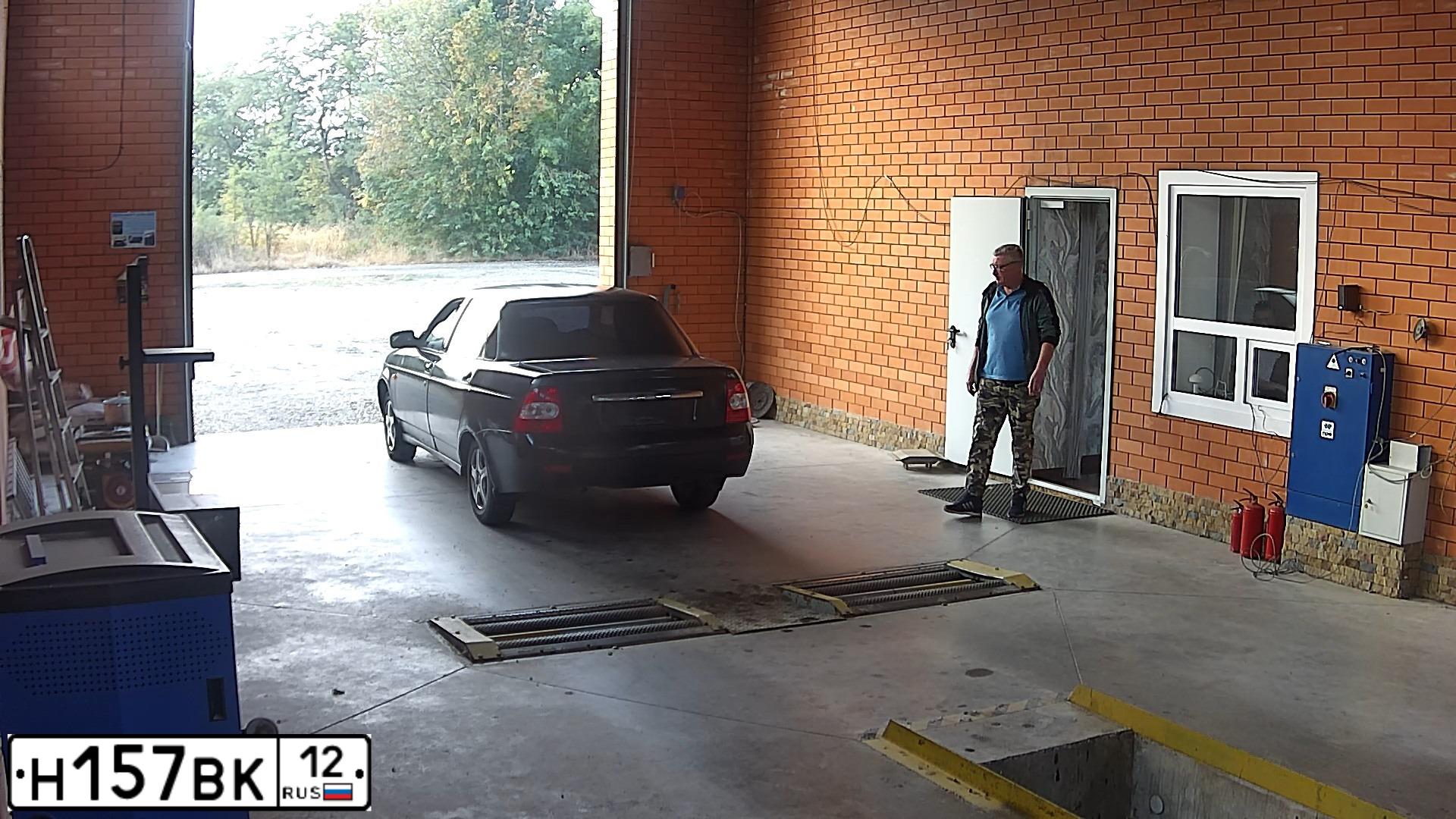 Фото автомобиля LADA 2170 PRIORA, 2007 — госномер А403НС761. Цвет: Сине-Черный