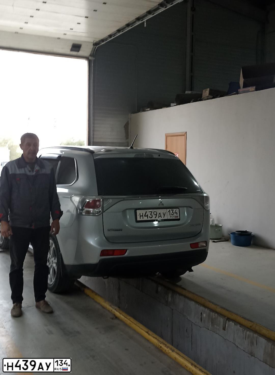 Фото автомобиля MITSUBISHI OUTLANDER, 2013 — госномер О969КМ134