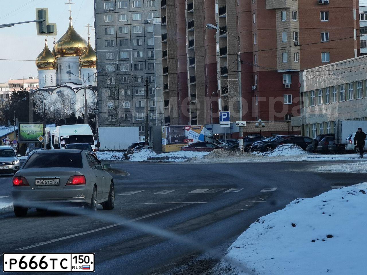 Фото автомобиля MITSUBISHI GALANT, 2002 — госномер Р666ТС150. Цвет: СЕРЕБРИСТЫЙ
