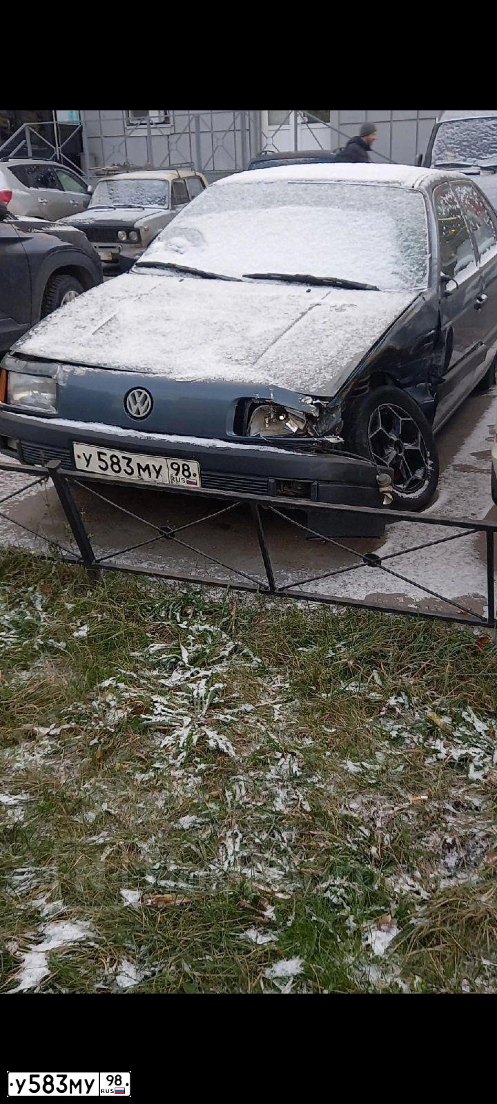 Фото автомобиля VOLKSWAGEN PASSAT, 1990 — госномер У583МУ98. Цвет: СЕРО-ГОЛУБОЙ