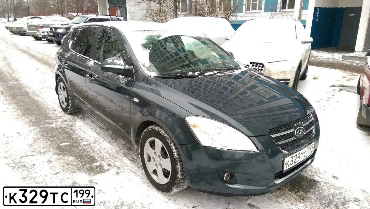 Фото автомобиля KIA CEE'D, 2009 — госномер М296ЕК138. Цвет: ЗЕЛЕНЫЙ