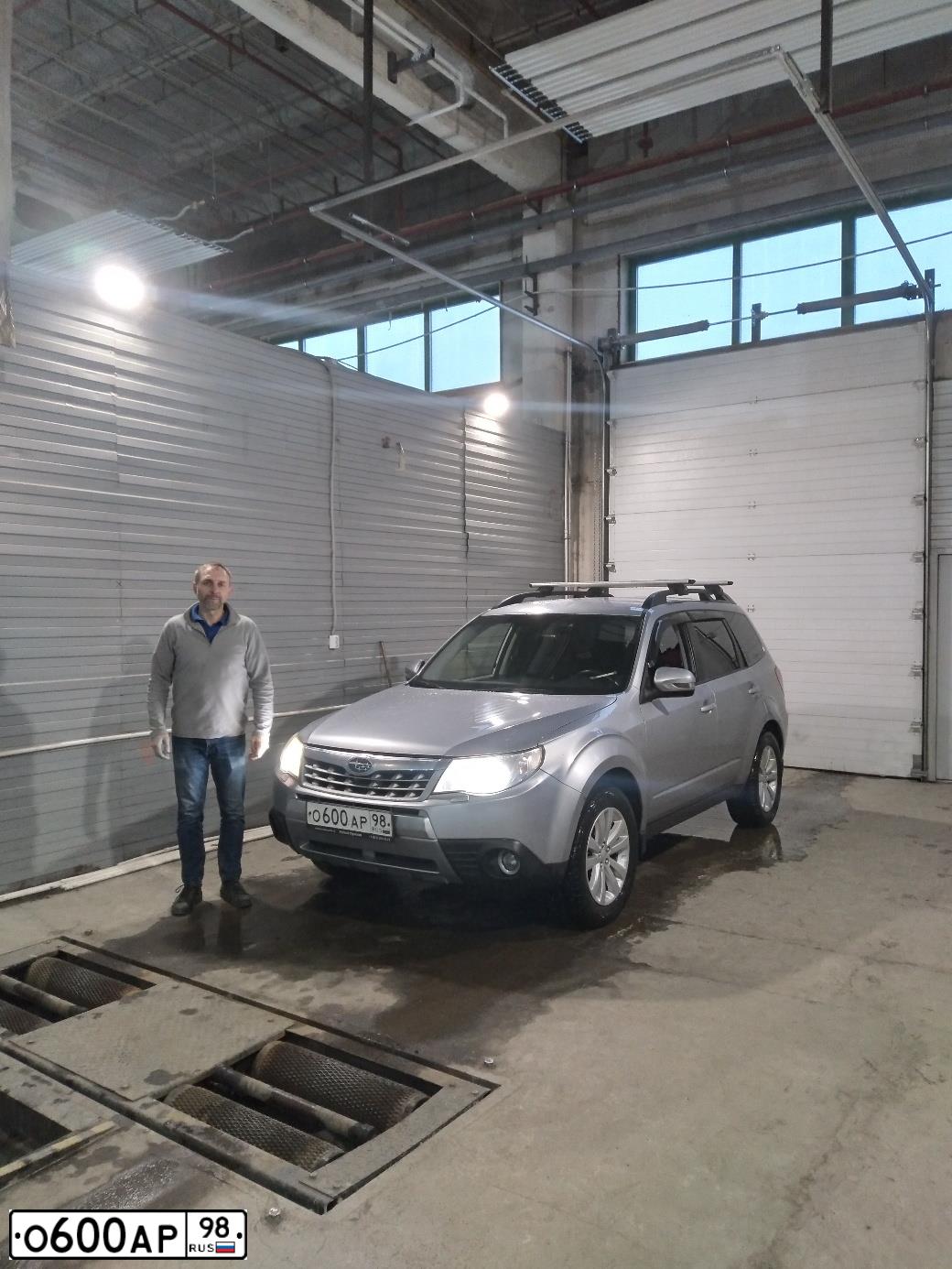 Фото автомобиля KIA CEE'D, 2009 — госномер О600АР98. Цвет: ПЕРЛАМ.-СЕРЕБРИСТЫЙ