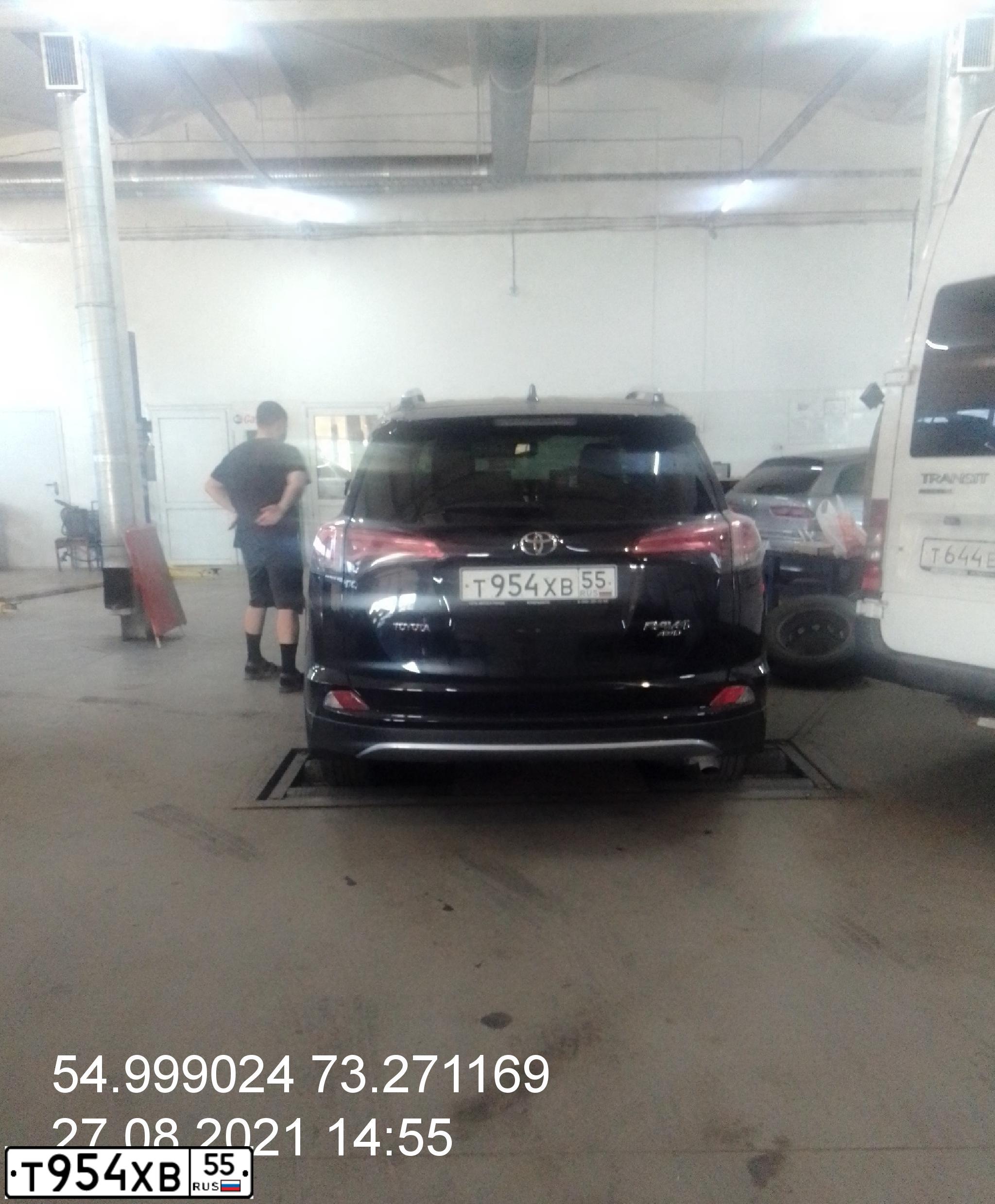 Фото автомобиля TOYOTA RAV4, 2017 — госномер Т747ОТ55. Цвет: ЧЕРНЫЙ