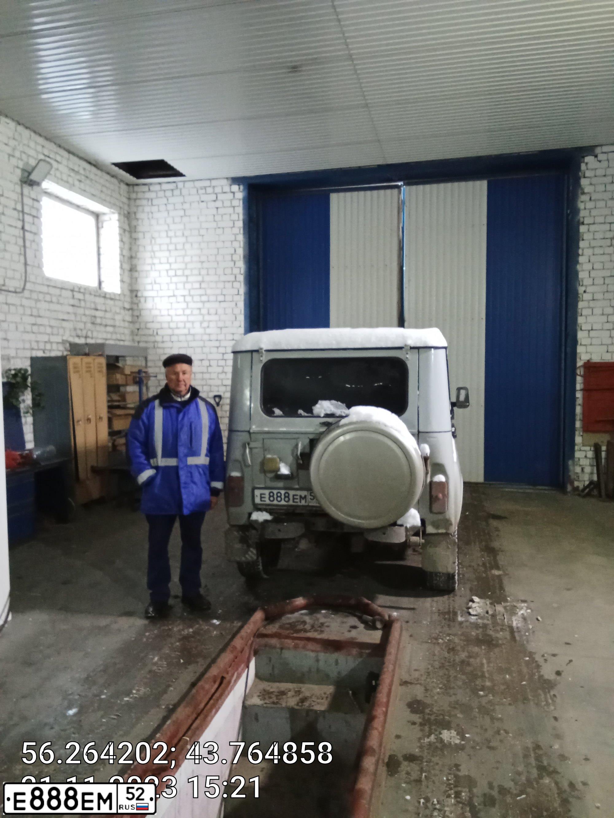 Фото автомобиля UAZ 3151 / HUNTER, 1998 — госномер Е888ЕМ52. Цвет: СЕРО-БЕЛЫЙ
