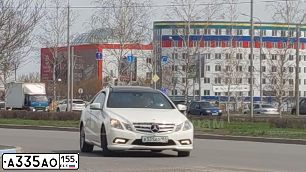 Фото автомобиля MERCEDES E-KLASSE, 2010 — госномер Е018ВХ197. Цвет: Белый