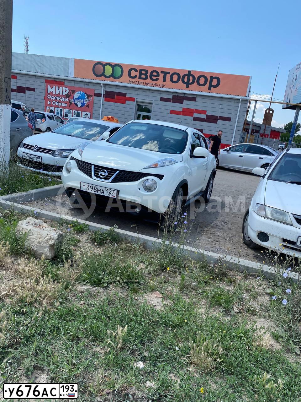 Фото автомобиля VOLKSWAGEN POLO, 2015 — госномер М123ЕР193. Цвет: Белый