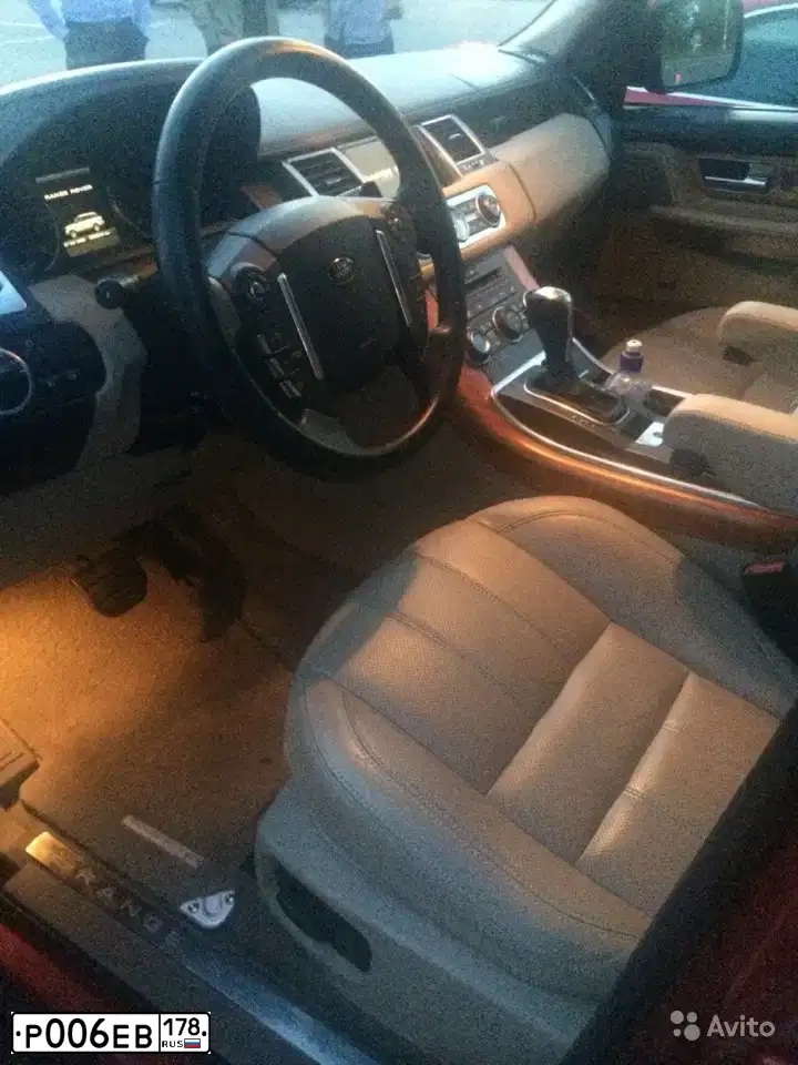 Фото автомобиля LANDROVER RANGE ROVER SPORT, 2012 — госномер Р662РЕ77. Цвет: ЯРКО-БЕЛЫЙ