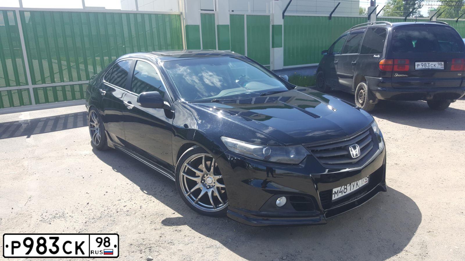 Фото автомобиля VOLKSWAGEN SHARAN, 1999 — госномер Р983СК98. Цвет: ЧЕРНЫЙ