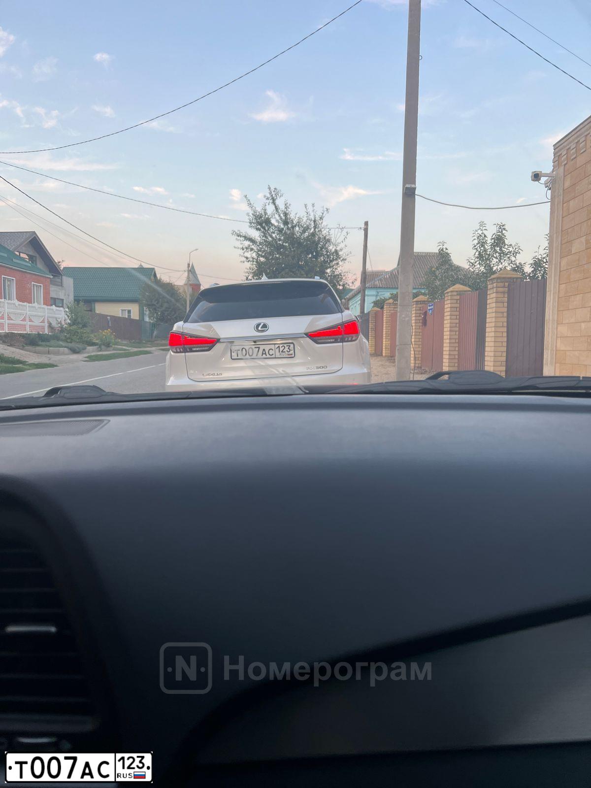 Фото автомобиля PORSCHE CAYENNE, 2013 — госномер О195УО123. Цвет: ЧЕРНЫЙ