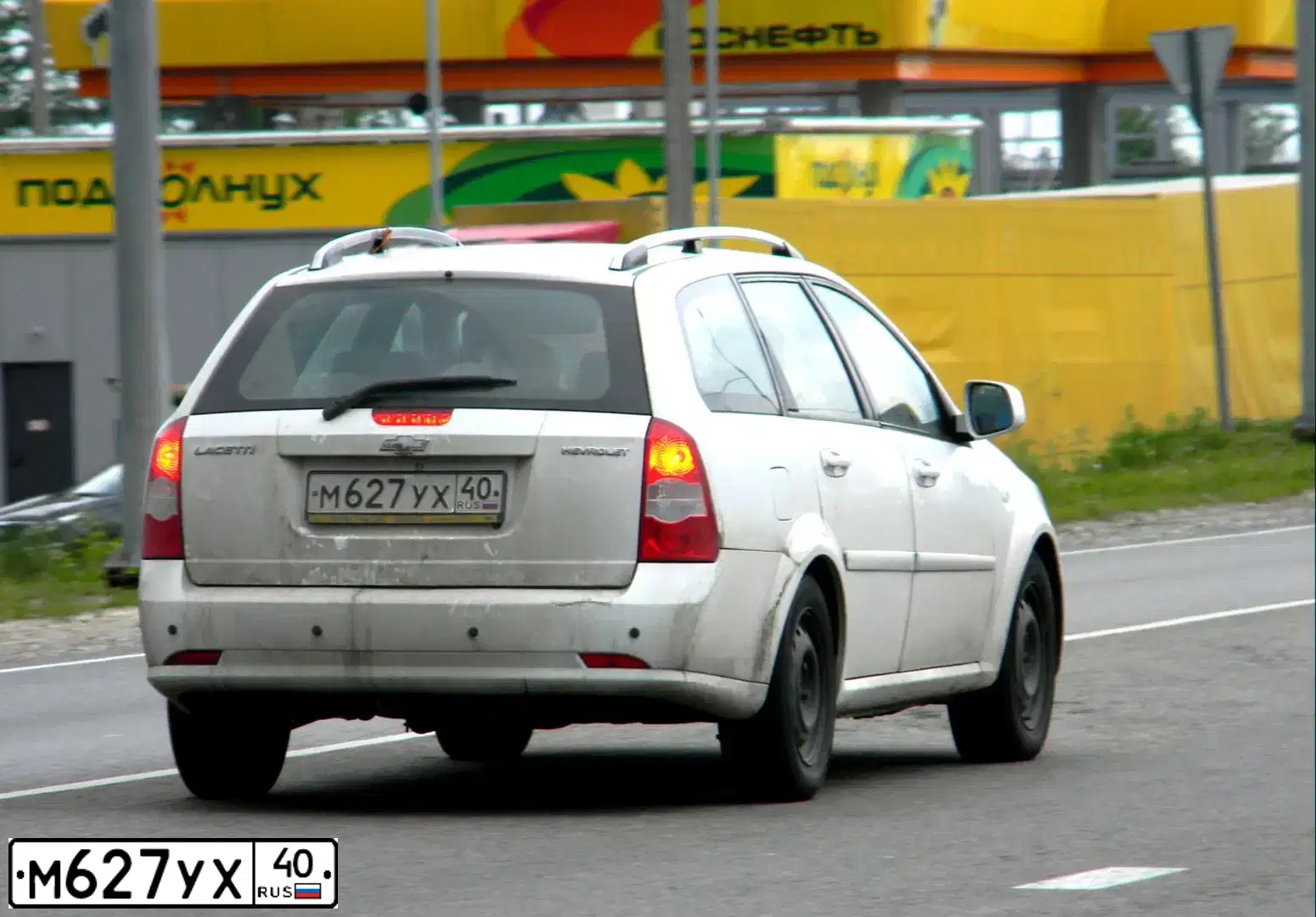 Фото автомобиля CHEVROLET LACETTI, 2012 — госномер М627УХ40. Цвет: БЕЛЫЙ