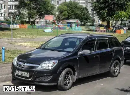 Фото автомобиля OPEL ASTRA, 2010 — госномер К015КТ51. Цвет: ЧЕРНЫЙ