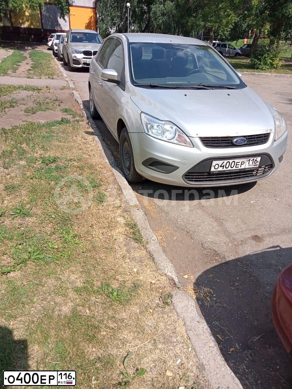 Фото автомобиля FORD FOCUS, 2011 — госномер О400ЕР116. Цвет: Серебристый