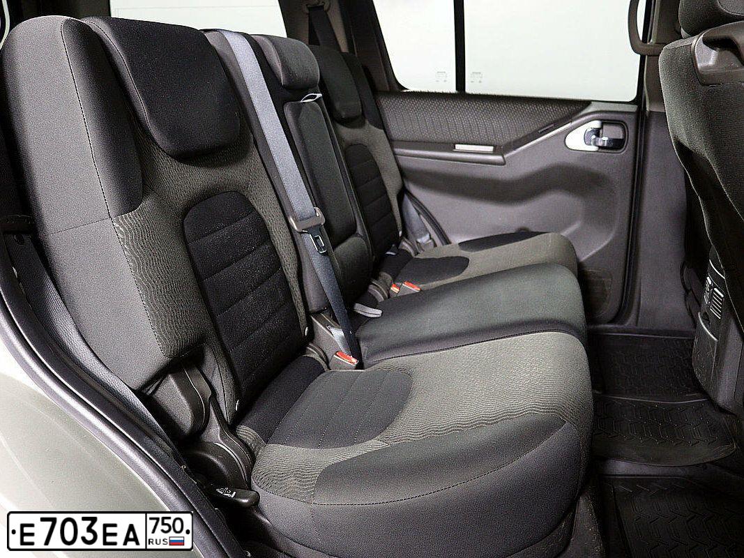 Фото автомобиля NISSAN PATHFINDER, 2013 — госномер В265РН799. Цвет: СЕРЫЙ