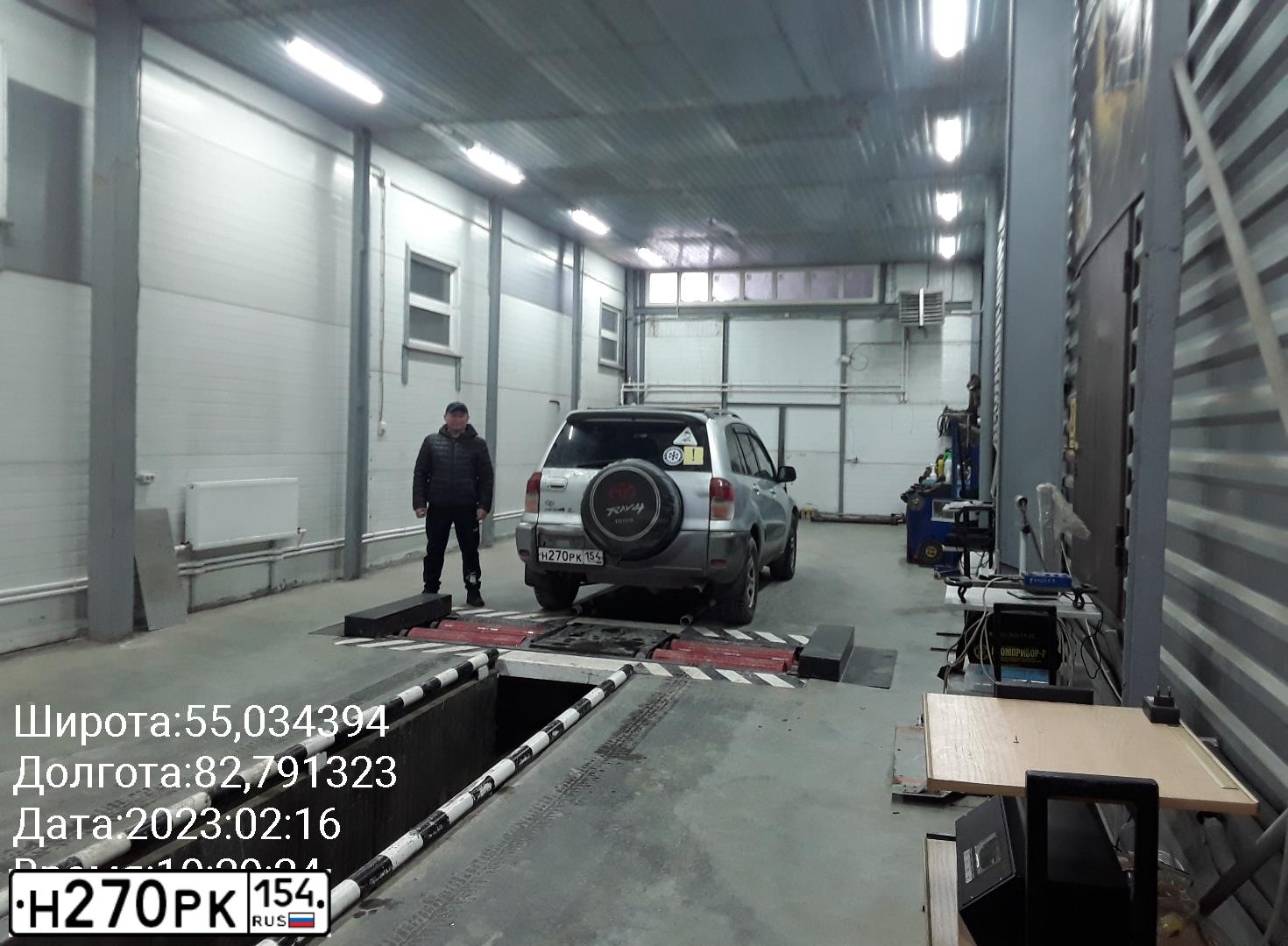 Фото автомобиля TOYOTA RAV4, 2000 — госномер К015ХЕ123. Цвет: СЕРЕБРИСТЫЙ