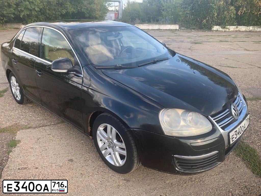 Фото автомобиля VOLKSWAGEN JETTA, 2006 — госномер Е340ОА716. Цвет: ЧЕРНЫЙ