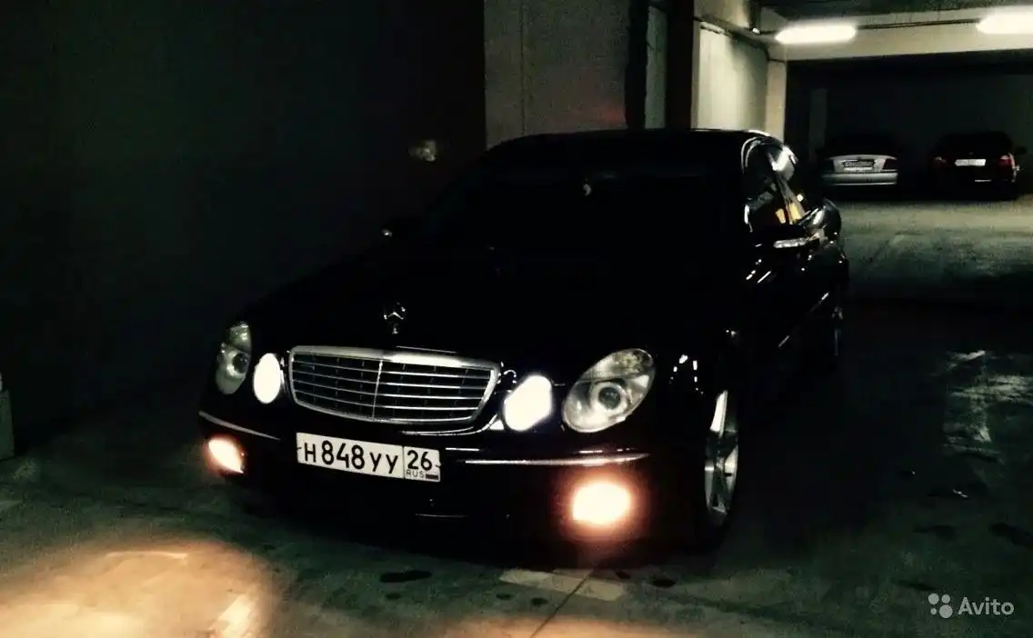 Фото автомобиля MERCEDES E-KLASSE, 2003 — госномер Н294КЕ15. Цвет: ЧЕРНЫЙ