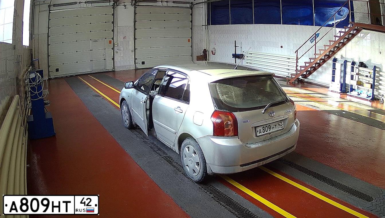 Фото автомобиля TOYOTA COROLLA, 2004 — госномер А809НТ42. Цвет: СЕРЕБРИСТЫЙ