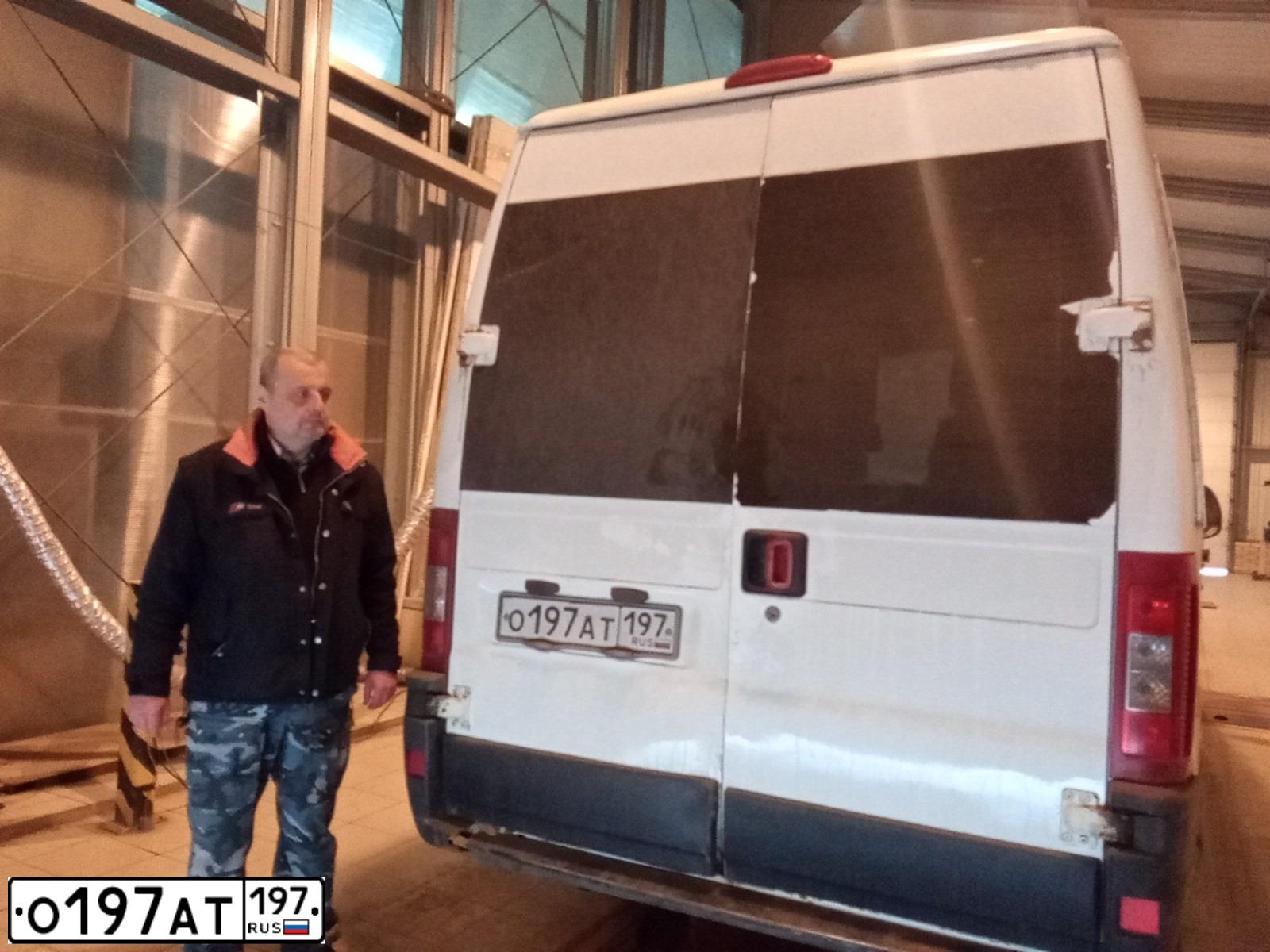 Фото автомобиля CHEVROLET EXPRESS VAN, 2009 — госномер О197АТ197. Цвет: БЕЖЕВЫЙ