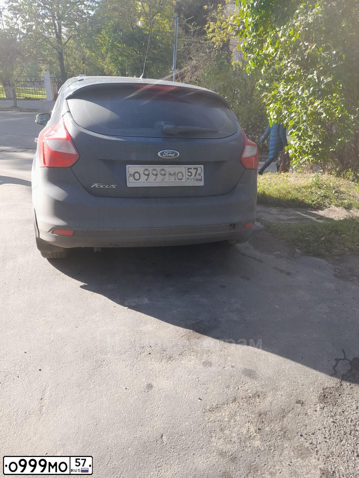 Фото автомобиля FORD FOCUS, 2013 — госномер О999МО57. Цвет: ТЕМНО-СИНИЙ