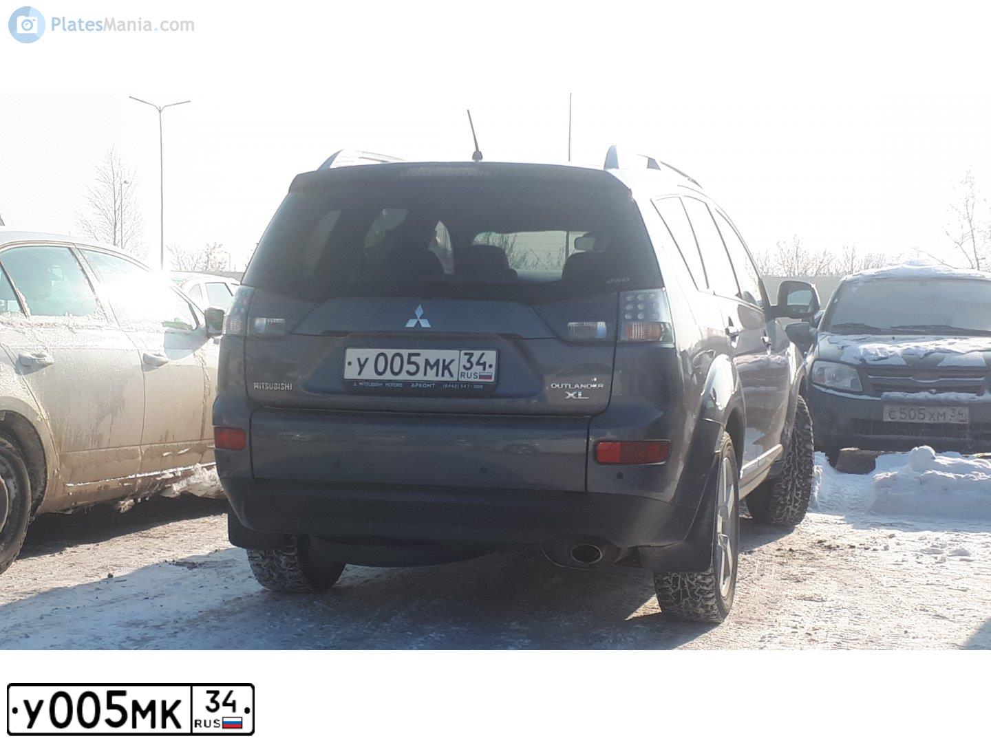 Фото автомобиля CHEVROLET NIVA, 2014 — госномер В005УР56. Цвет: ЯРКО БЕЛЫЙ