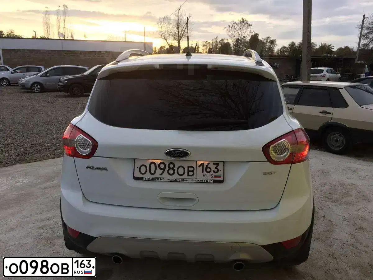 Фото автомобиля FORD KUGA, 2011 — госномер Т222УО123. Цвет: БЕЛЫЙ
