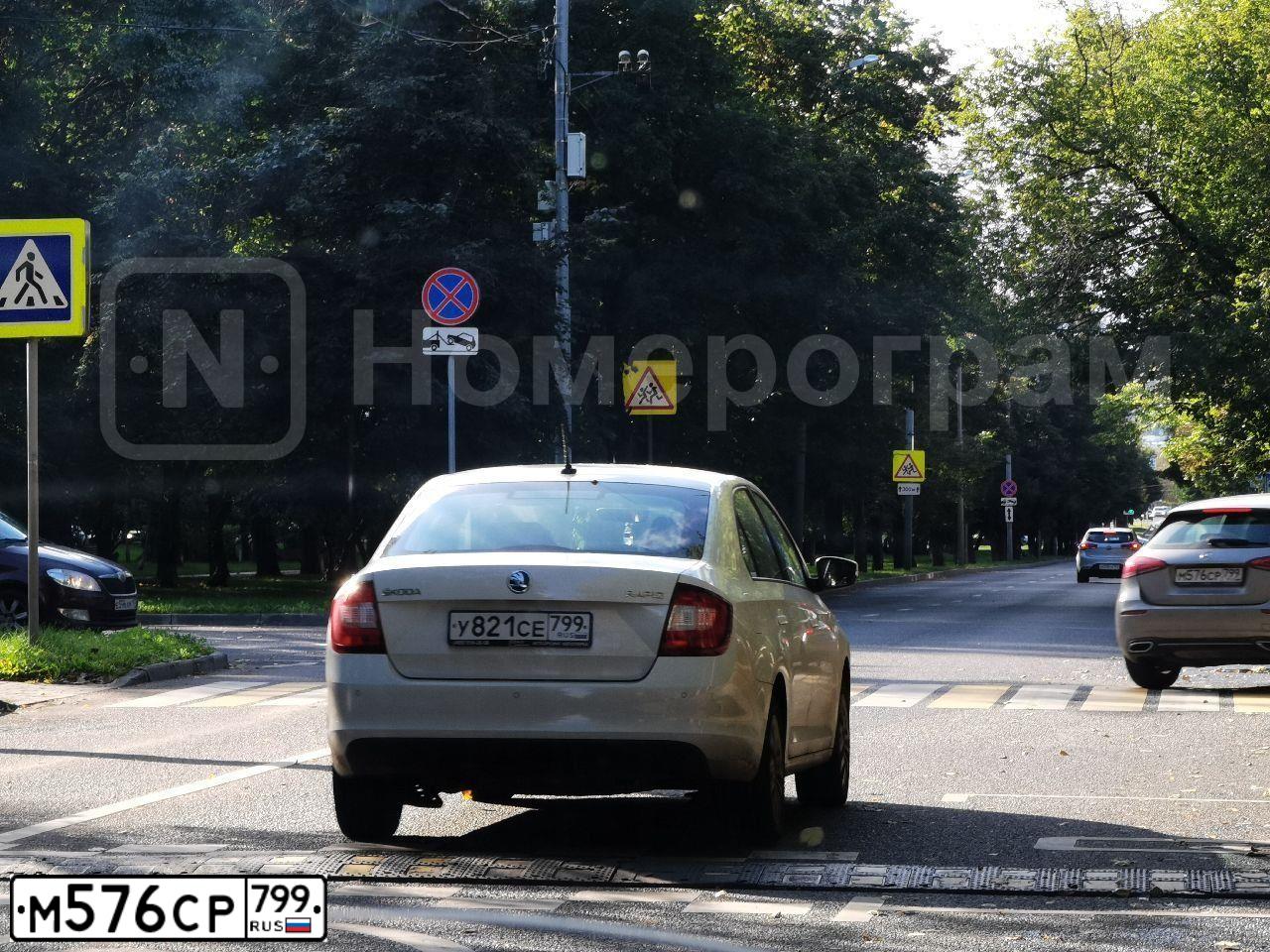 Фото автомобиля MERCEDES A-KLASSE, 2019 — госномер М576СР799. Цвет: Серебристый
