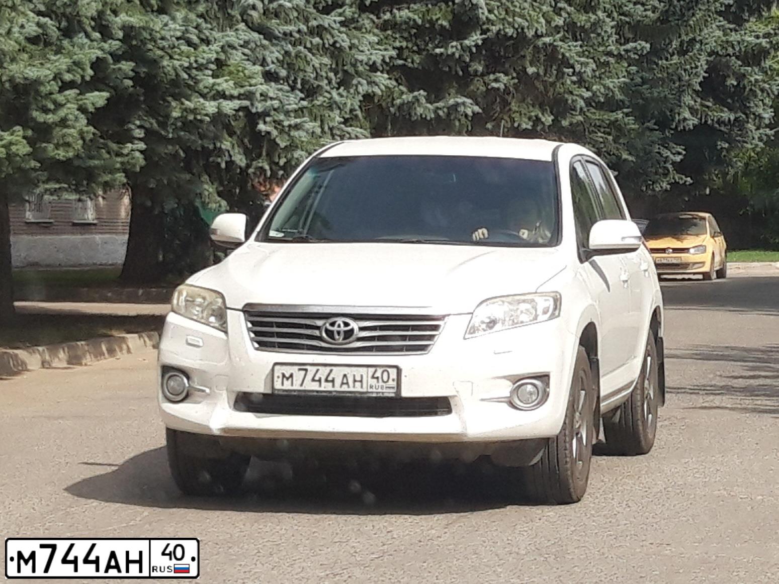 Фото автомобиля TOYOTA RAV4, 2011 — госномер К070КА40. Цвет: Белый