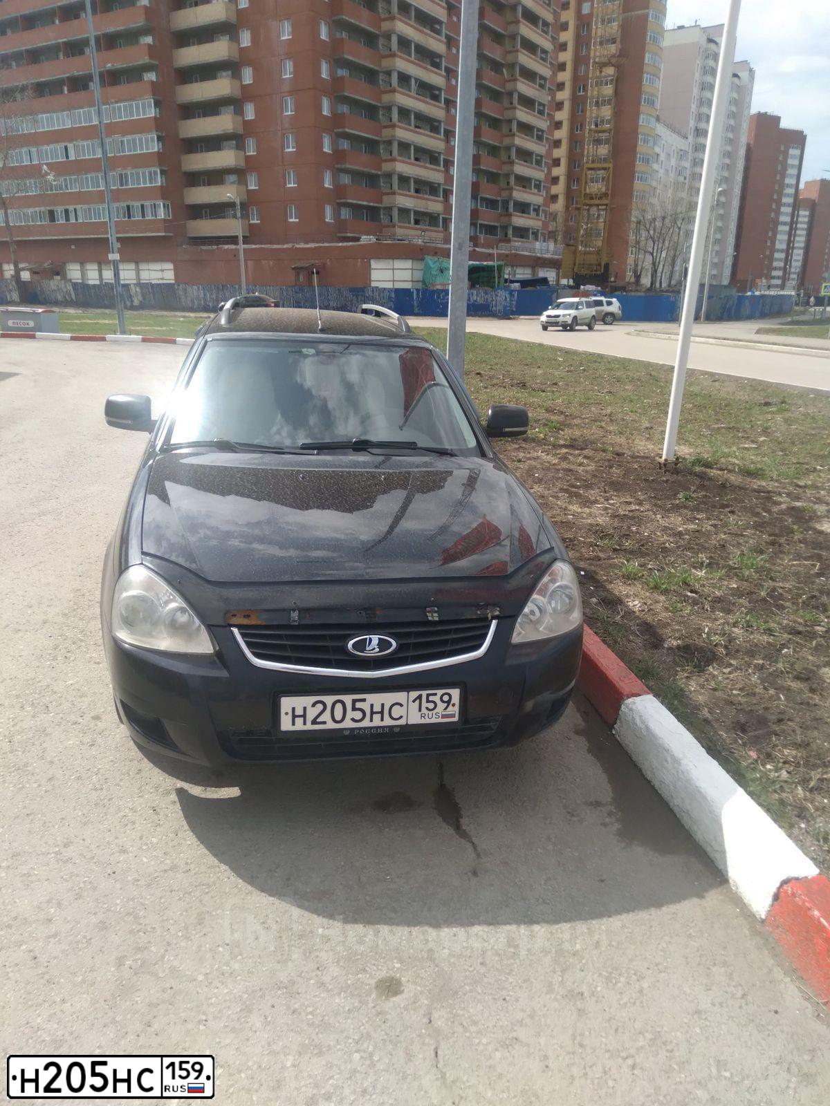 Фото автомобиля LADA 2171 PRIORA, 2013 — госномер Е010АЕ159. Цвет: Сине-Черный
