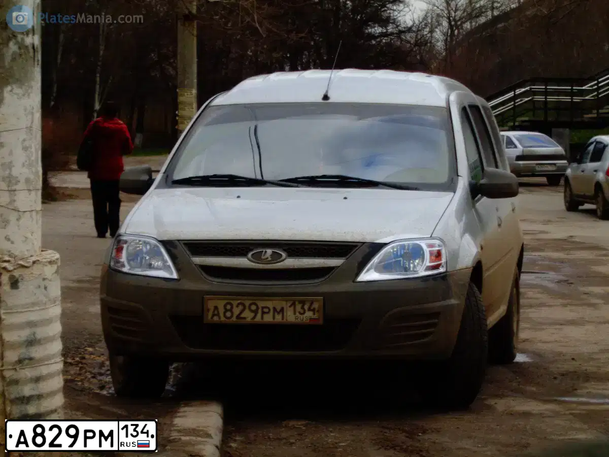 Фото автомобиля LADA LARGUS, 2014 — госномер А829РМ134. Цвет: СЕРЕБРИСТЫЙ