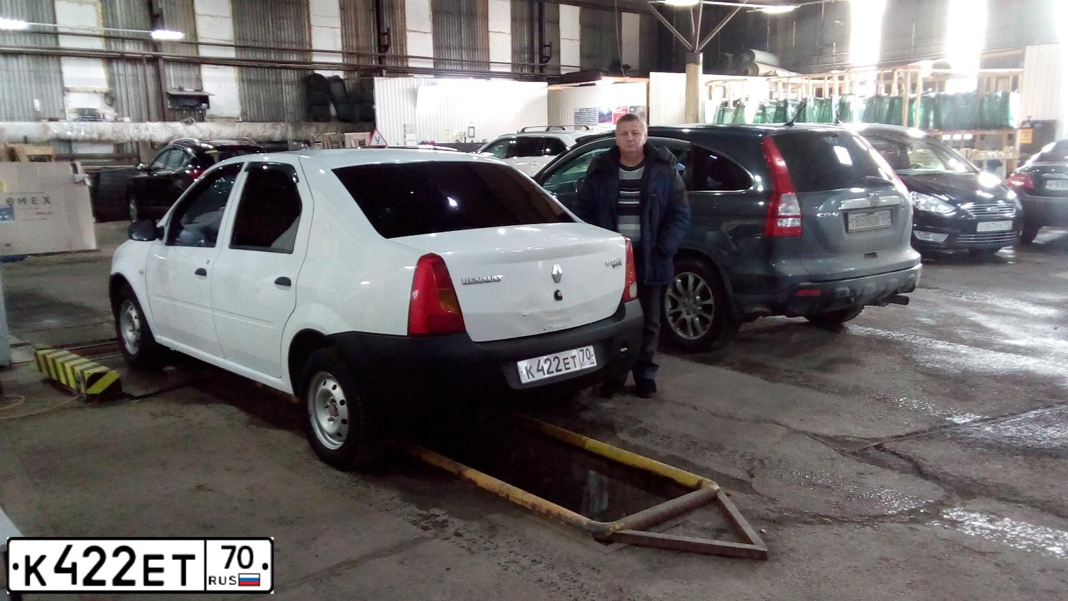 Фото автомобиля RENAULT LOGAN, 2009 — госномер Н034УМ70. Цвет: БЕЛЫЙ