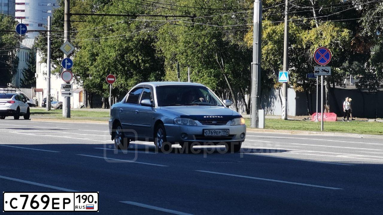 Фото автомобиля KIA SPECTRA, 2006 — госномер С769ЕР190. Цвет: серебристый