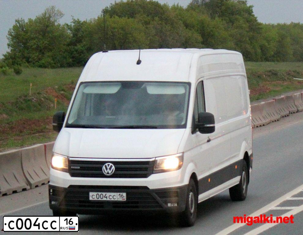 Фото автомобиля VOLKSWAGEN CRAFTER, 2019 — госномер С004СС16. Цвет: Белый