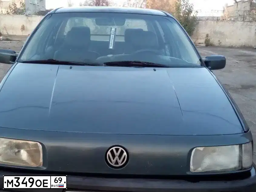 Фото автомобиля VOLKSWAGEN PASSAT, 1990 — госномер М349ОЕ69. Цвет: Сине-зеленый