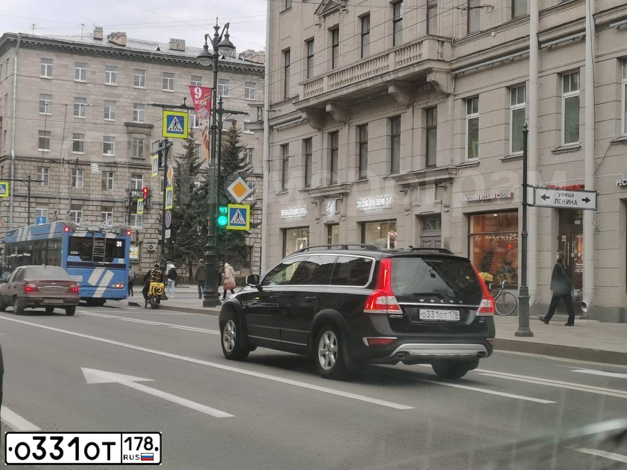 Фото автомобиля VOLVO XC70, 2013 — госномер О331ОТ178. Цвет: ЧЕРНЫЙ