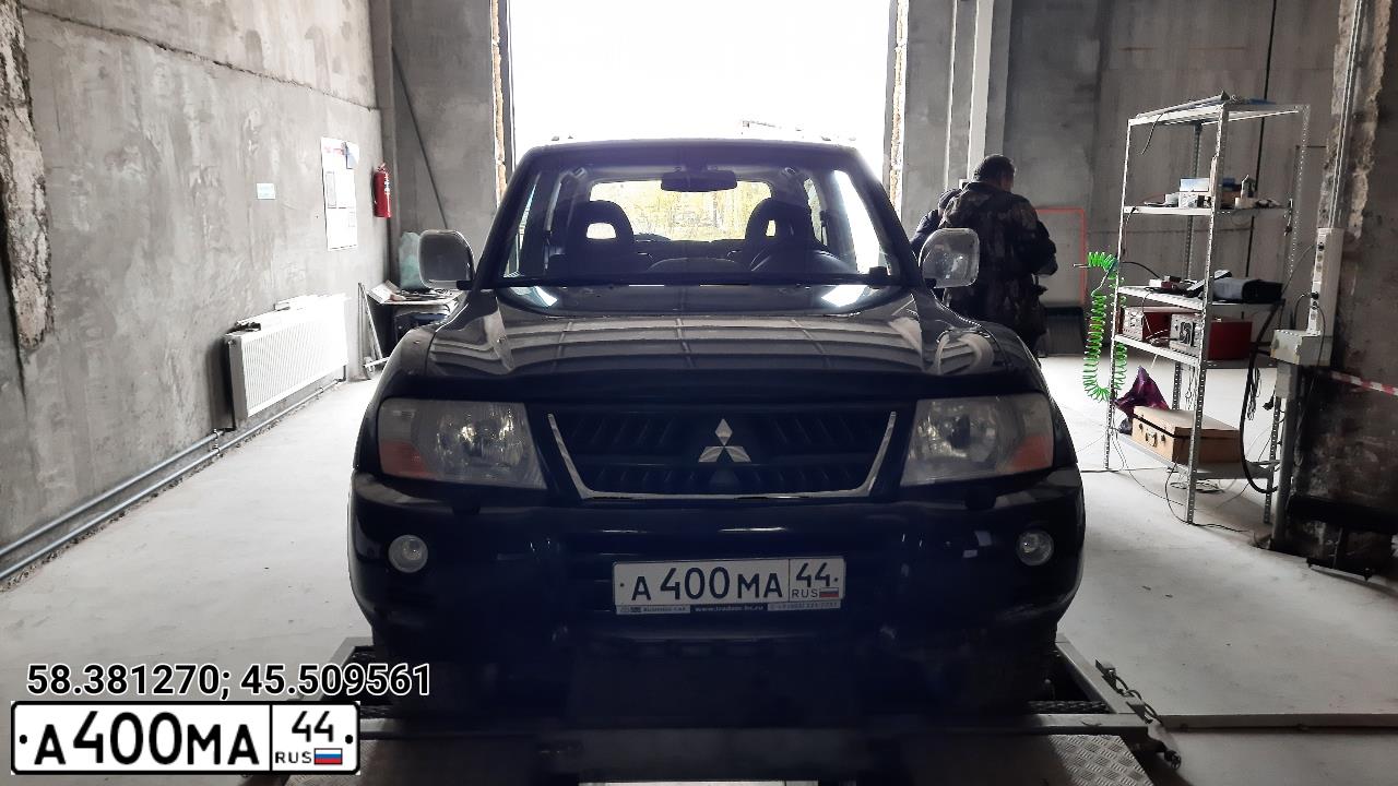Фото автомобиля MITSUBISHI PAJERO, 2005 — госномер О200ХХ44. Цвет: ЧЕРНЫЙ