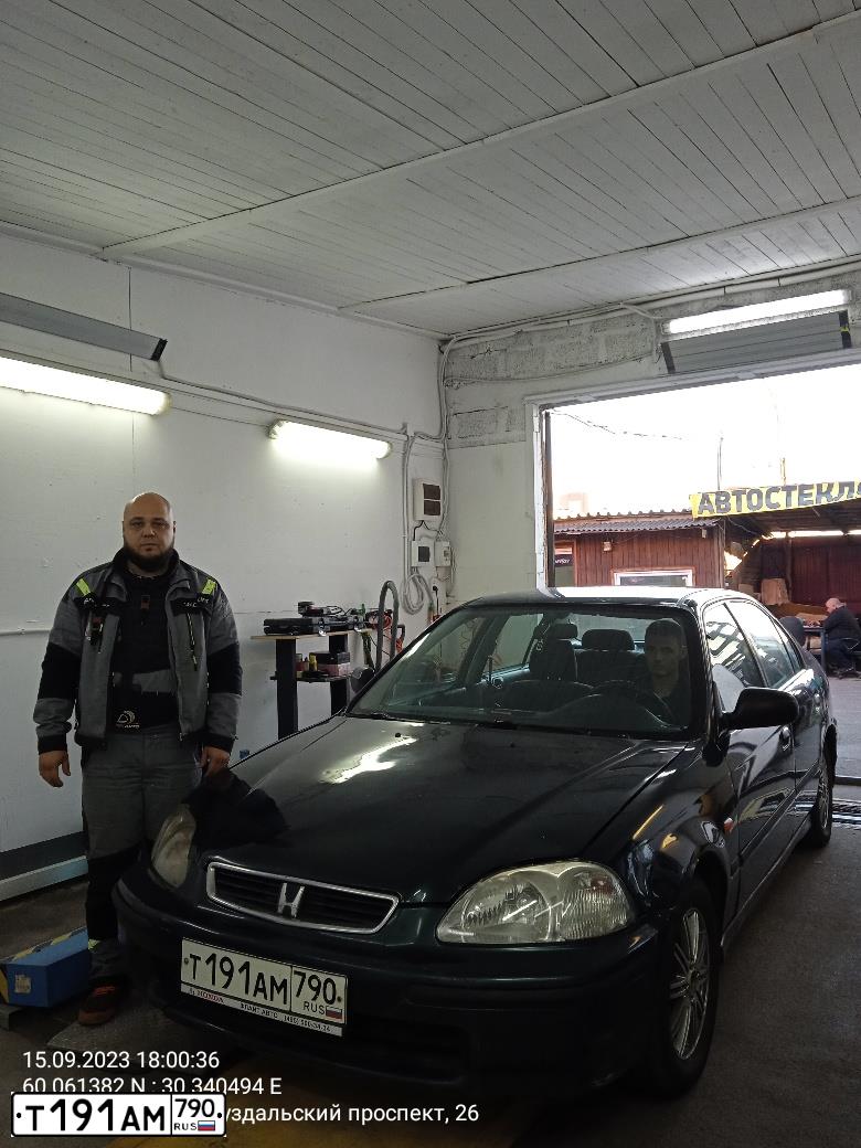 Фото автомобиля HONDA CIVIC, 1998 — госномер Н679ТУ125. Цвет: ЗЕЛЕНЫЙ КИПАРИС