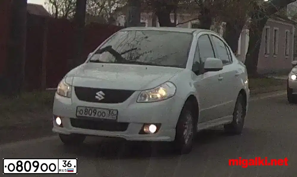 Фото автомобиля SUZUKI SX 4, 2010 — госномер О809ОО36. Цвет: БЕЛЫЙ
