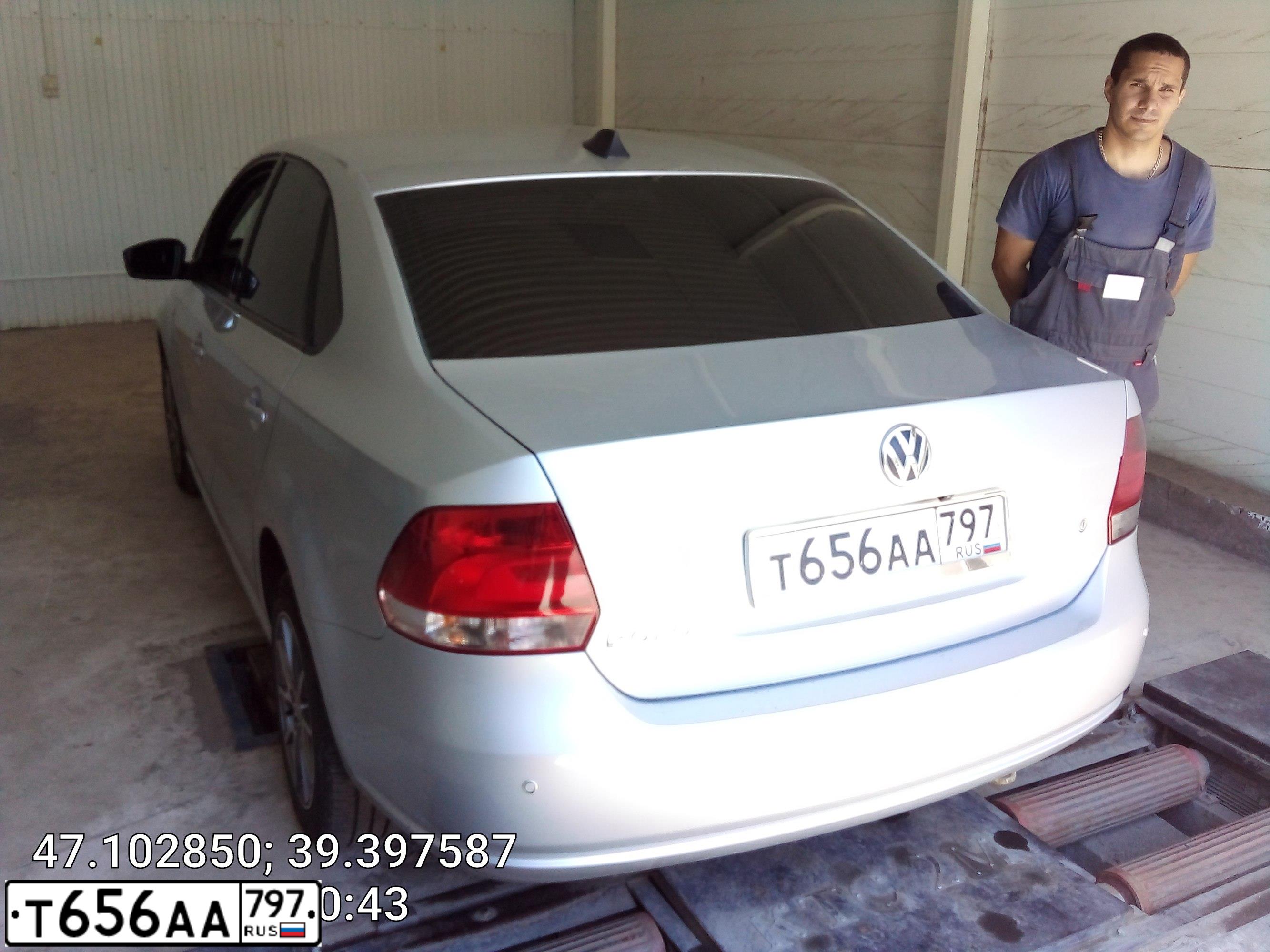 Фото автомобиля VOLKSWAGEN POLO, 2011 — госномер К940КМ761. Цвет: СЕРЫЙ
