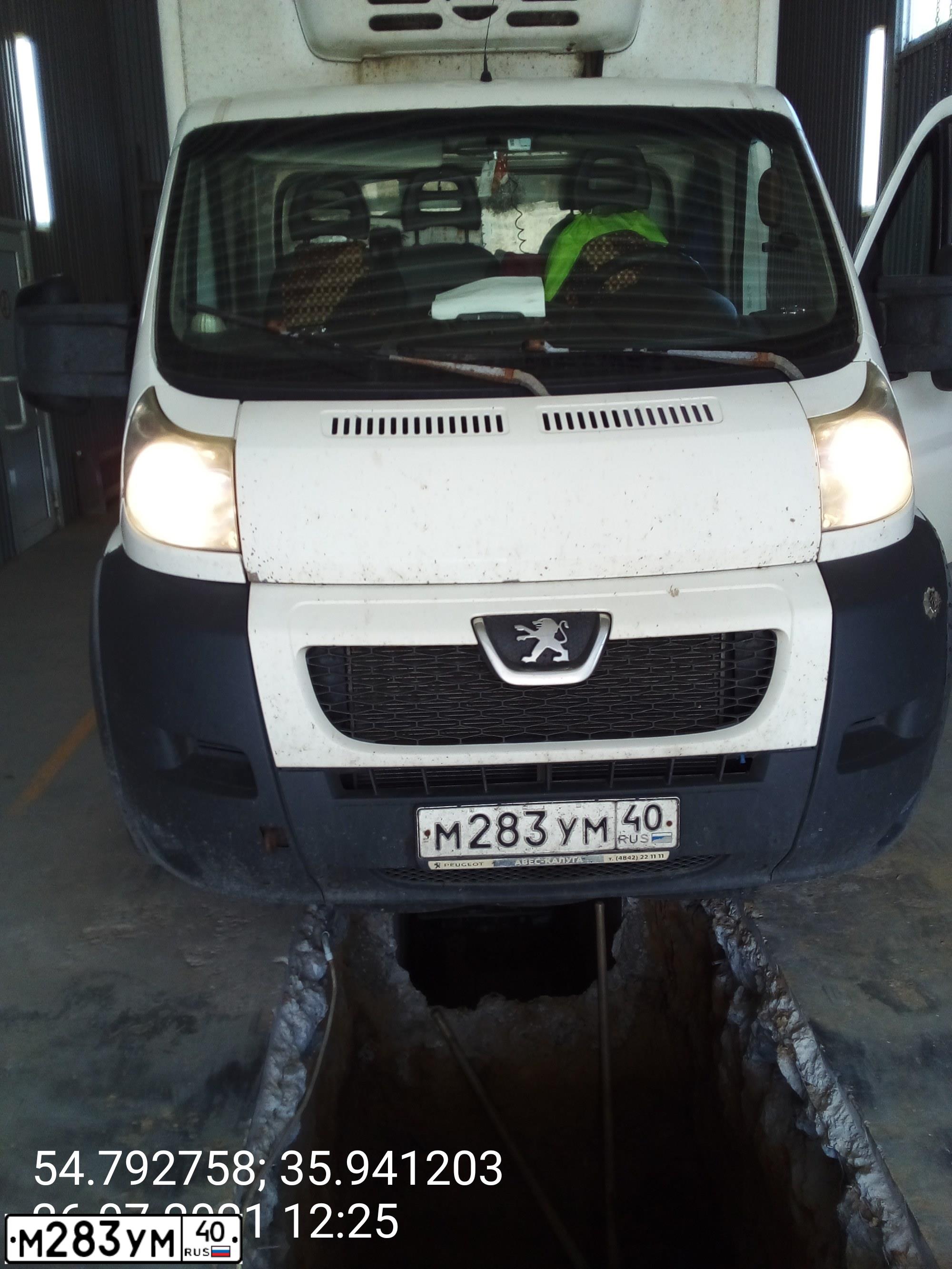 Фото автомобиля PEUGEOT BOXER, 2012 — госномер С303КВ977. Цвет: Белый