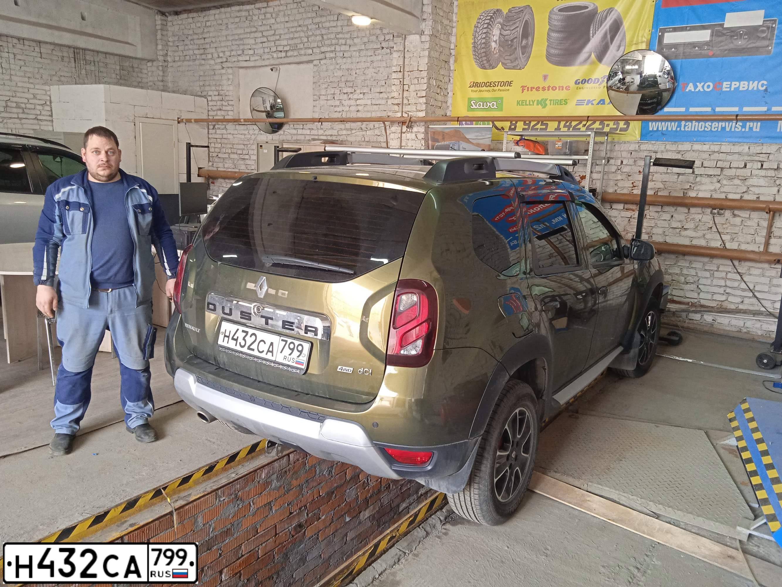 Фото автомобиля RENAULT DUSTER, 2018 — госномер Н432СА799. Цвет: ЗЕЛЕНЫЙ