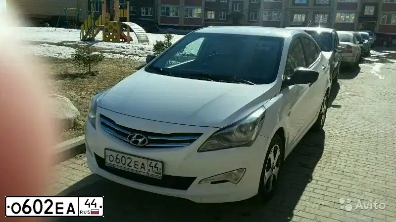 Фото автомобиля HYUNDAI SOLARIS, 2015 — госномер О602ЕА44. Цвет: Белый