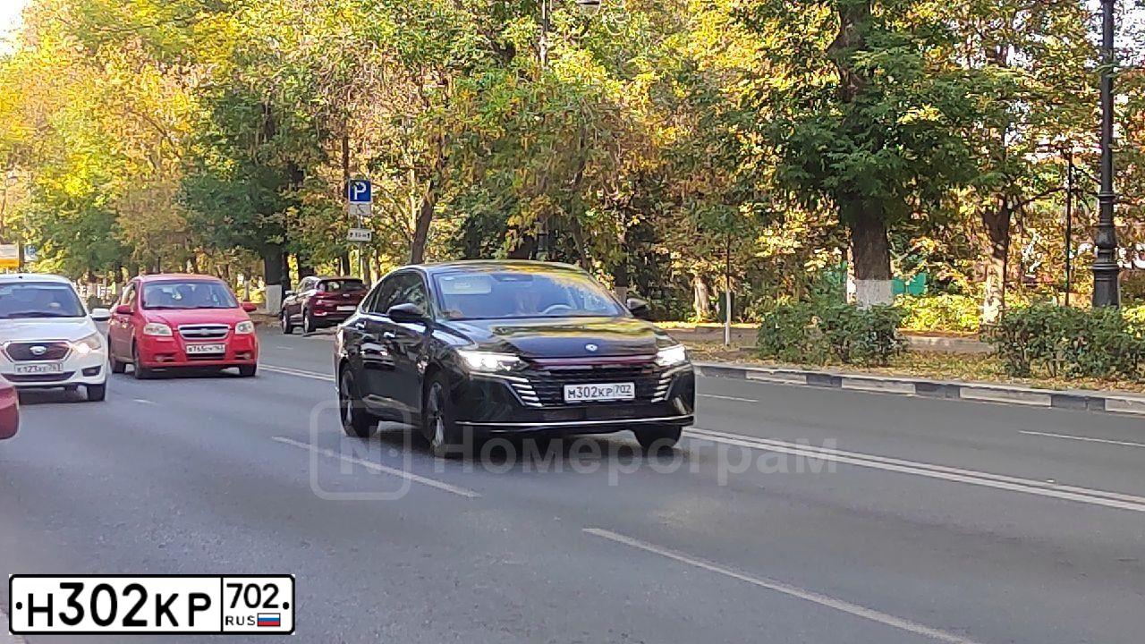 Фото автомобиля KIA RIO, 2013 — госномер Н302КР702. Цвет: синий
