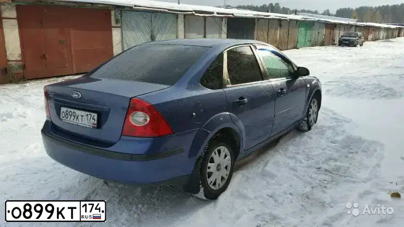 Фото автомобиля FORD FOCUS, 2006 — госномер О899КТ174. Цвет: синий