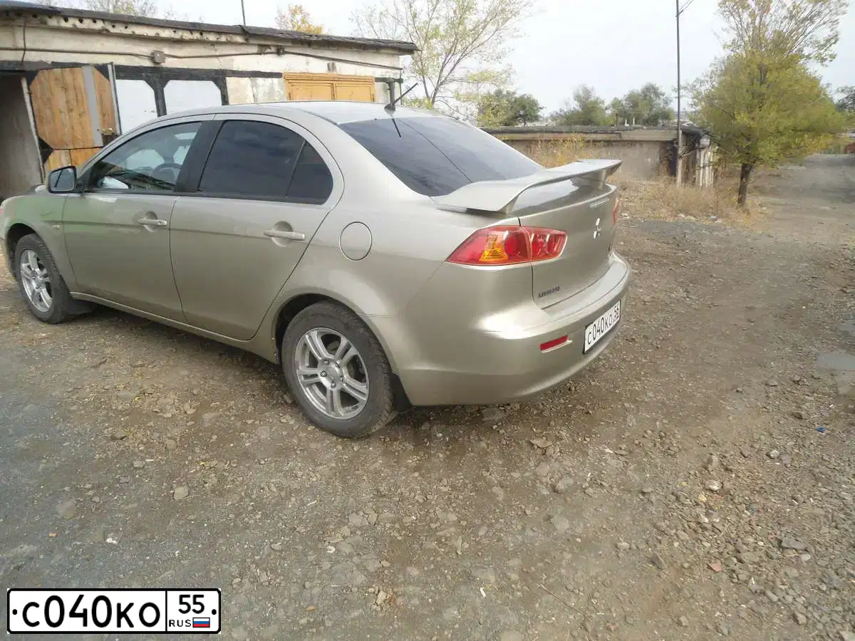 Фото автомобиля HYUNDAI SANTA FE, 2013 — госномер У867РЕ55. Цвет: Белый