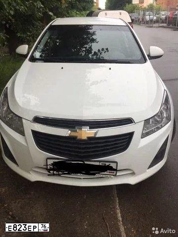 Фото автомобиля CHEVROLET CRUZE, 2013 — госномер Е823ЕР76. Цвет: Белый