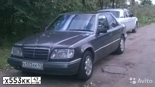 Фото автомобиля MERCEDES E-KLASSE, 1994 — госномер Х525УМ78. Цвет: СЕРЫЙ